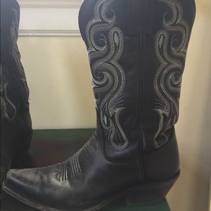 Women’s black Tony Lama cowboy boots size 6.